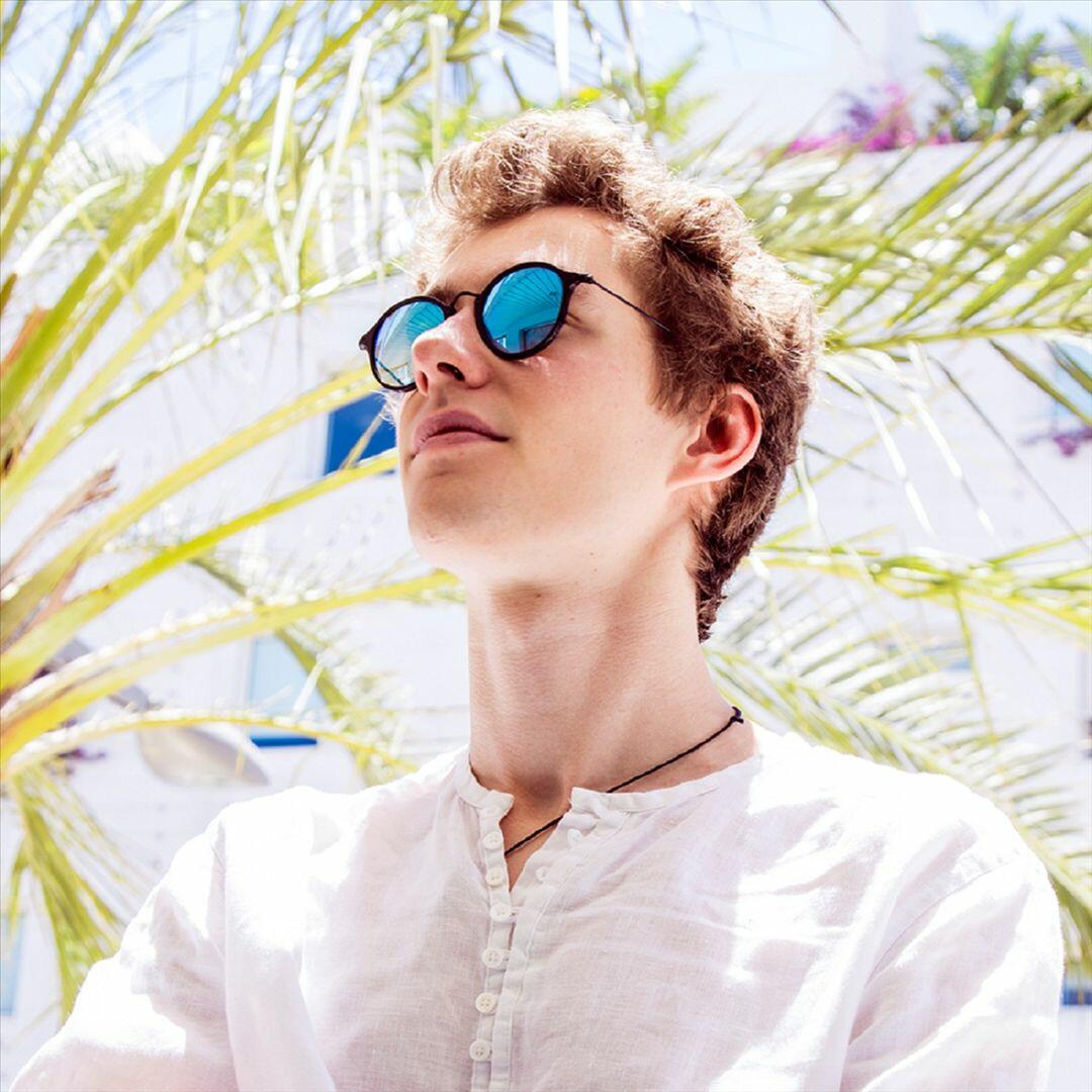 Lost frequencies. Lost Frequencies группа. Группа лост Фриквенси. Картинки Lost Frequencies.