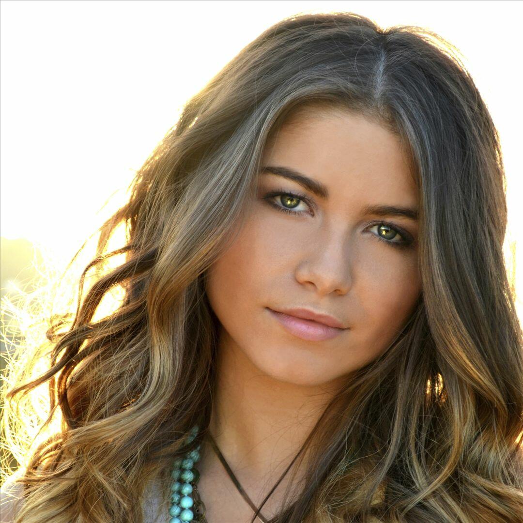 Sofia музыка. Sofia Reyes. Sofia Reyes фото. Обложка Sofia_Reyes.